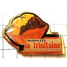 ピンバッジ・カップケーキお菓子 LA-TRINITAINE BRETAGNE FRANCE