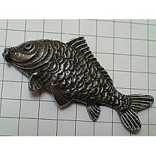 ピンバッジ・銀色の魚フィッシング釣り