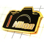 ピンバッジ・ニコン一眼レフ写真カメラ NIKON