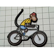 ピンバッジ・自転車ぞうのババールの猿ゼフィール