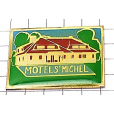 ピンバッジ・サンミッシェルのモーテル建物 MOTEL ST-MICHEL