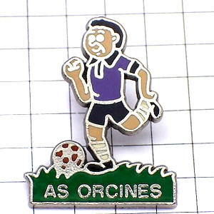 ピンバッジ・サッカー選手ボール草むら ORCINES FOTTBALL