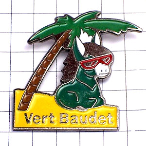 ピンバッジ・ヤシの木とロバ驢馬 VERT-BAUDET FRANCE