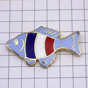 ピンバッジ・魚トリコロール水色フランス国旗