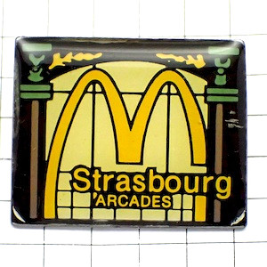 ピンバッジ・マクドナルドＭ玄関 MC-DONALDS STRASBOURG ALSACE FRANCE