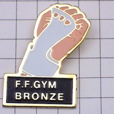 ピンバッジ・ジム運動サポーター手 F-F-GYM FEDERATION-FRANCAISE-DE-GYMNASTIQUE BRONZE FRANCE