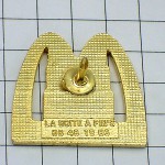 ピンバッジ・ノートルダム寺院パリＭマクドナルド金色カルチエラタン