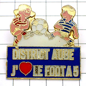 ピンバッジ・サッカー大好きハート型 J-AIME-LE-FOOT TROYES AUBE FRANCE