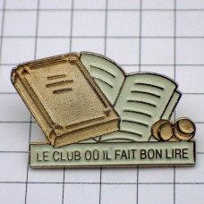 ピンバッジ・本二冊 CLUB-LIRE FRANCE-LOISIRS