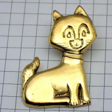 ピンバッジ・金色の猫