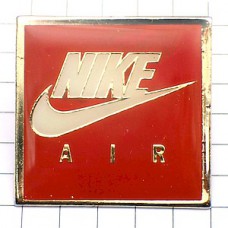 ピンバッジ・ナイキ赤いマークNIKE