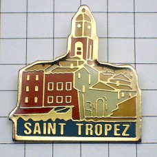 ピンバッジ・サントロペの港   LES-GENDARMES-DE-SAINT-TROPEZ LOUIS-DE-FUNES