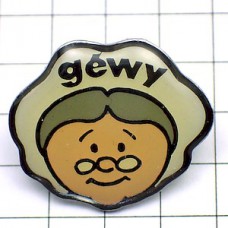 ピンバッジ・白い帽子のおばあちゃんシェフ料理人 GEWY CHEF FRANCE