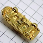 ピンバッジ・金色の車マトラ５３０