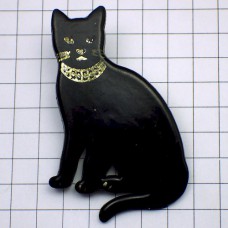 ピンバッジ・金色の首輪の黒猫