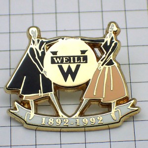 ピンバッジ・女の人二人「Ｗ」 WEILL