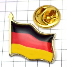 ピンバッジ・NEW!はためくドイツ国旗 GERMANY DEUTSCHLAND FLAG