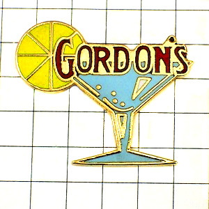 ピンバッジ・ゴードン酒カクテルのグラス輪切りレモンとジン檸檬 GORDON-S