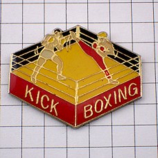 ピンバッジ・キックボクシング赤いリング試合 KICK-BOXING RING