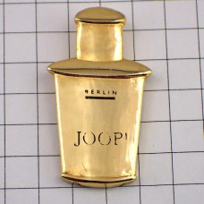 ピンバッジ・金色の香水壜 BERLIN JOOP GERMANY