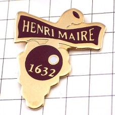 ピンバッジ・アンリメール金色ワイン酒ぶどう房 ARBOIS HENRI-MAIRE JURA FRANCE