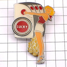 ピンバッジ・ラッキーストライク煙草スロットマシーン女の子 LUCKY-STRIKE