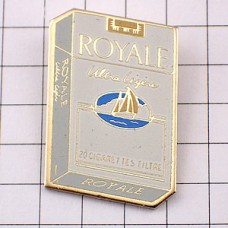 ピンバッジ・ロワイヤル煙草の箱ボート帆船 ROYALE CIGARETTES