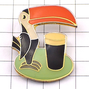 ピンバッジ・オニオオハシ酒ビール一杯熱帯の鳥