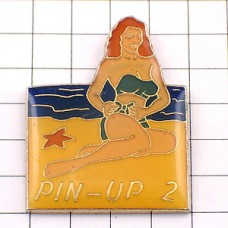 ピンバッジ・浜辺ビーチ水着の女の子 PINUP