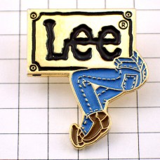 ピンバッジ・Lee/ジーンズとウエスタンブーツ長靴