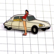 ピンバッジ・シトロエンDS車ショートパンツの女の子 CITROEN-DS FRANCE