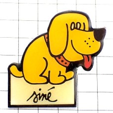 ピンバッジ・舌を出す犬シネSINE画 CHIEN-SINE MAURICE-SINET DESSINATEUR CARICATURISTE