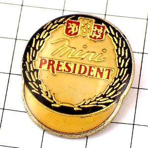 ピンバッジ・チーズ会社プレジデント木箱カマンベール蓋 CAMEMBERT PRESIDENT FRANCE