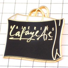 ピンバッジ・ギャラリーラファイエット黒のバッグ紙袋 GALERIES-LAFAYETTE PARIS