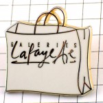 ピンバッジ・ギャラリーラファイエット白のバッグ紙袋 GALERIES-LAFAYETTE PARIS