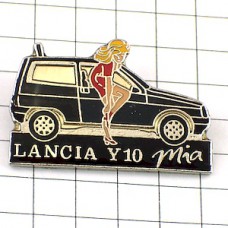 ピンバッジ・ランチアＹ10黒い車セクシー美女 LANCIA-Y10 LANCIA ITALIA ITALY