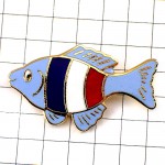 ピンバッジ・魚トリコロール水色フランス国旗