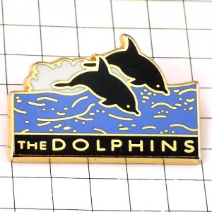 ピンバッジ・黒いイルカ波ドルフィン２頭 THE-DOLPHINS