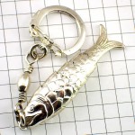 キーホルダー・銀色の魚フィッシング釣り