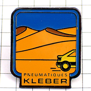 ピンバッジ・砂漠を走る黄色い車クレベール社タイヤ会社 KLEBER MICHELIN FRANCE