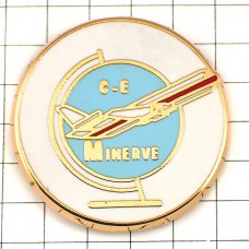 ピンバッジ・飛行機ミネルヴ航空と地球儀 MINERVE