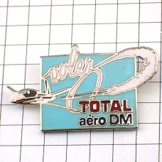 ピンバッジ・トータル石油とパトルイユドフランス飛行機 TOTAL AERO PATROUILLE-DE-FRANCE FRANCE