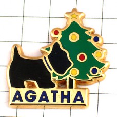 ピンバッジ・アガタのテリア黒犬とクリスマスツリー飾り AGATHA