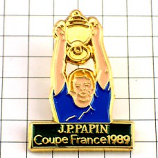 ピンバッジ・サッカー選手ジャン＝ピエール・パパン1989年 OLYMPIQUE-DE-MARSEILLE JEAN-PIERRE-PAPIN