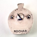 ピンバッジ・銀色ロシャ香水壜型グローブ地球 FLACON ROCHAS GLOBE SILVER FRANCE