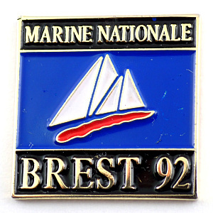 ピンバッジ・ブレスト港ボートヨット帆船 MARINE-NATIONALE BREST FRANCE