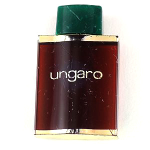 ピンバッジ・ウンガロ香水壜型 UNGARO POUR-L-HOMME