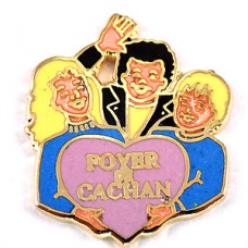 ピンバッジ・ハートと３人家族 FOYER-DE-CACHAN FRANCE