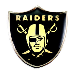 ピンバッジ・オークランドレイダース紋章アメリカンフットボール/USAアメフト盾 OAKLAND RAIDERS CALIFORNIA  USA NFL