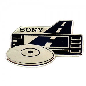 ピンバッジ・ソニーのＣＤカーステ音楽SONY